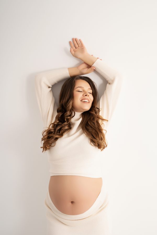 naturalna sesja ciążowa w studio EveArt w Krośnie